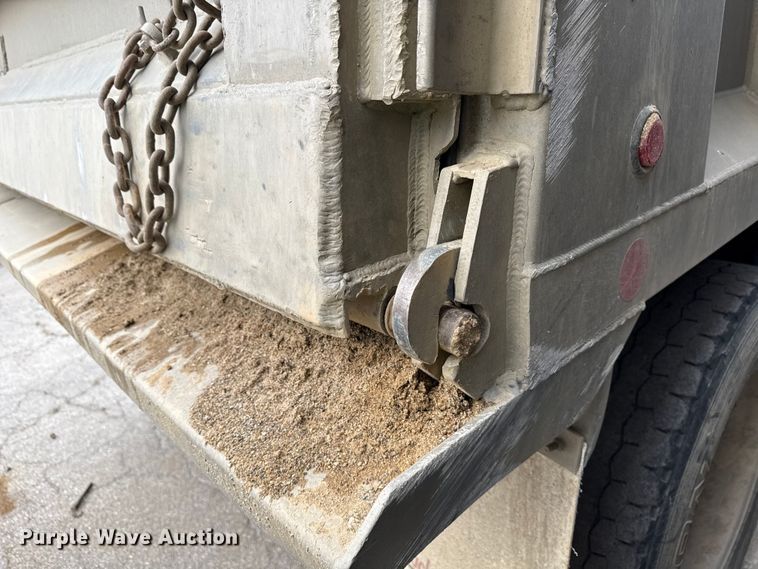 image for item YA1644 2018 Kenworth  T880 dump truck