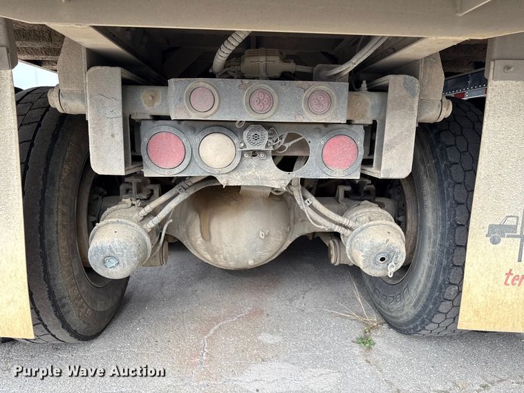 image for item YA1644 2018 Kenworth  T880 dump truck