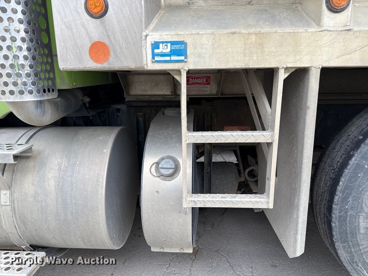 image for item YA1644 2018 Kenworth  T880 dump truck