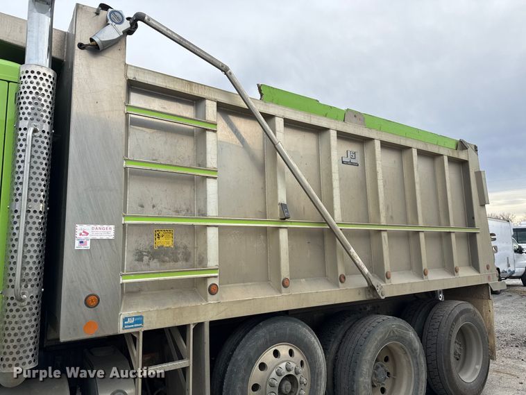 image for item YA1644 2018 Kenworth  T880 dump truck