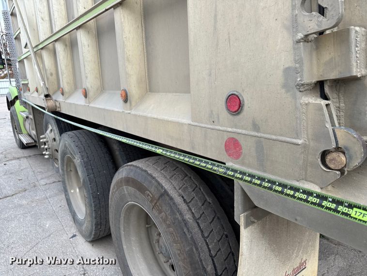 image for item YA1644 2018 Kenworth  T880 dump truck