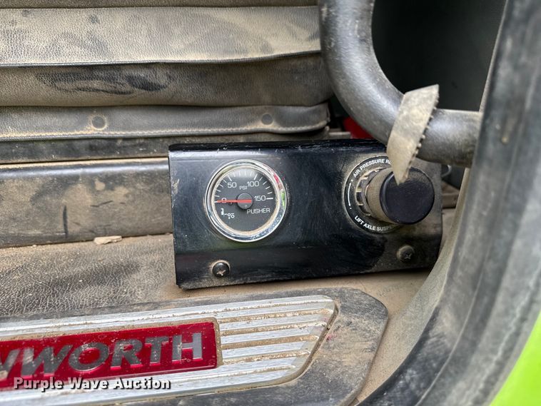 image for item YA1644 2018 Kenworth  T880 dump truck