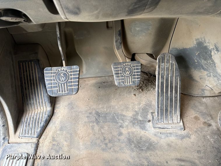 image for item YA1644 2018 Kenworth  T880 dump truck