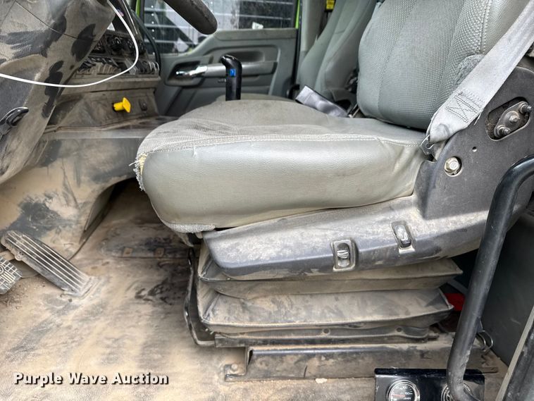 image for item YA1644 2018 Kenworth  T880 dump truck