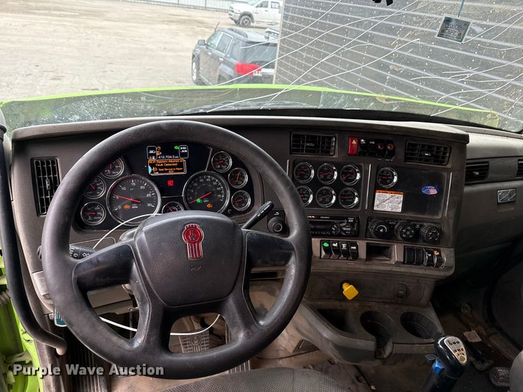 image for item YA1644 2018 Kenworth  T880 dump truck