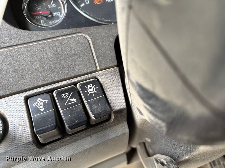 image for item YA1644 2018 Kenworth  T880 dump truck