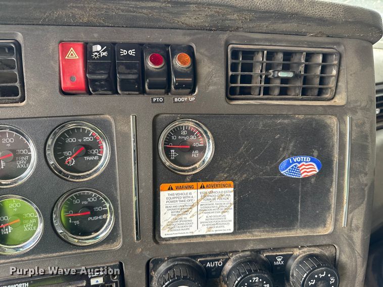 image for item YA1644 2018 Kenworth  T880 dump truck