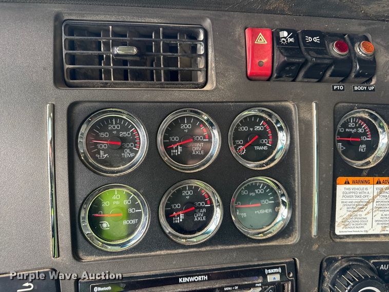 image for item YA1644 2018 Kenworth  T880 dump truck