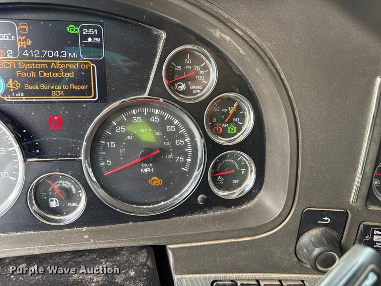 image for item YA1644 2018 Kenworth  T880 dump truck