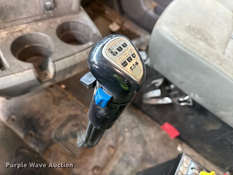 image for item YA1644 2018 Kenworth  T880 dump truck