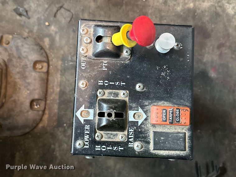 image for item YA1644 2018 Kenworth  T880 dump truck