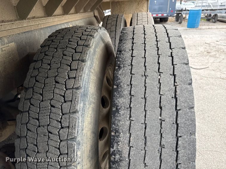 image for item YA1644 2018 Kenworth  T880 dump truck