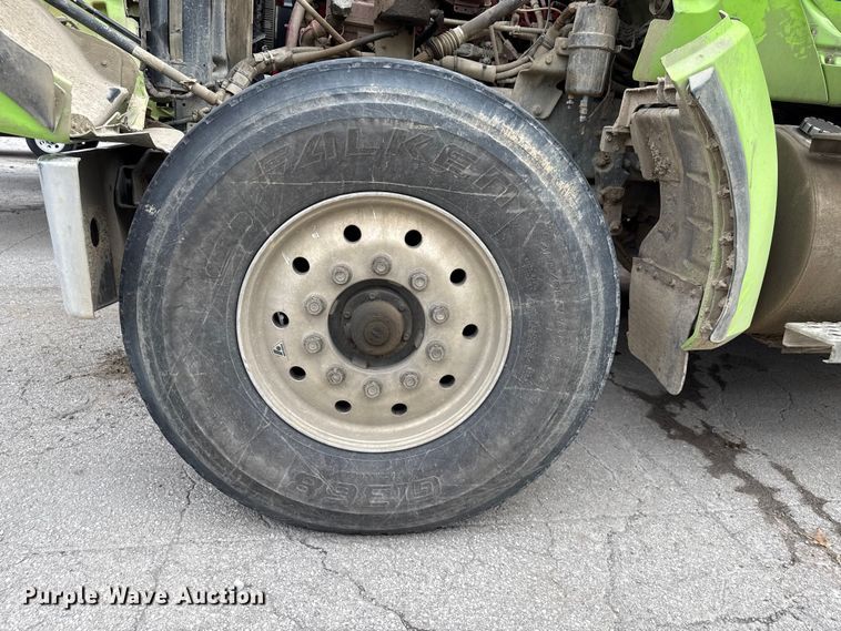 image for item YA1644 2018 Kenworth  T880 dump truck