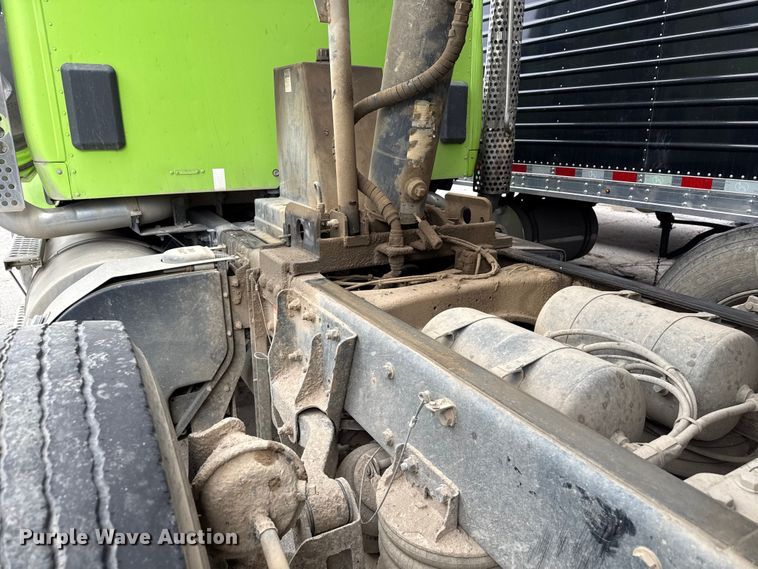 image for item YA1644 2018 Kenworth  T880 dump truck