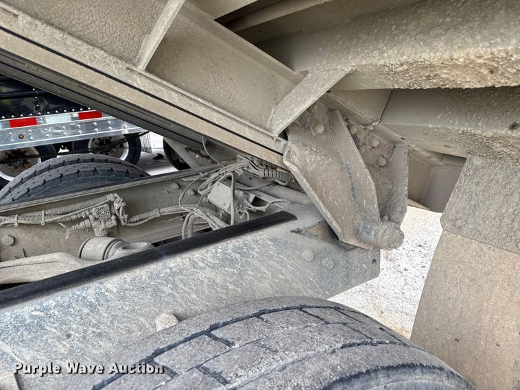 image for item YA1644 2018 Kenworth  T880 dump truck