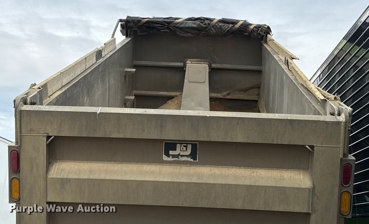 image for item YA1644 2018 Kenworth  T880 dump truck