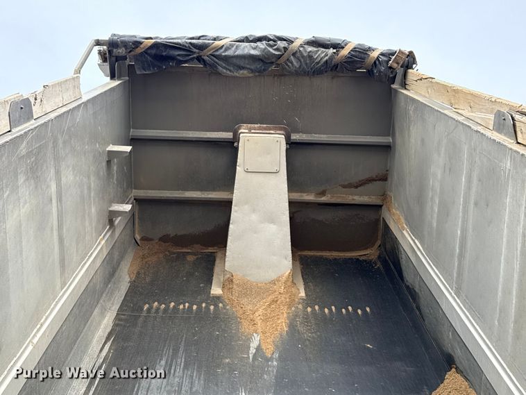 image for item YA1644 2018 Kenworth  T880 dump truck