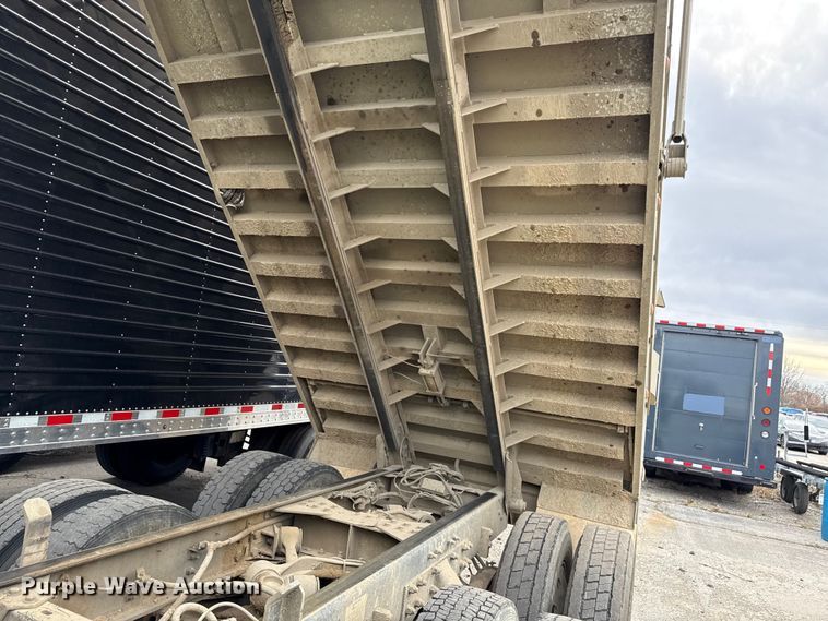 image for item YA1644 2018 Kenworth  T880 dump truck