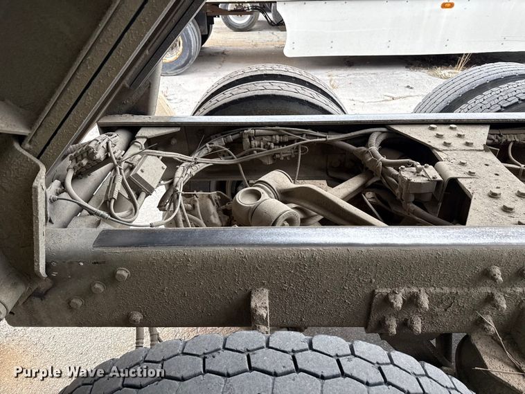 image for item YA1644 2018 Kenworth  T880 dump truck