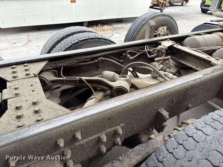 image for item YA1644 2018 Kenworth  T880 dump truck