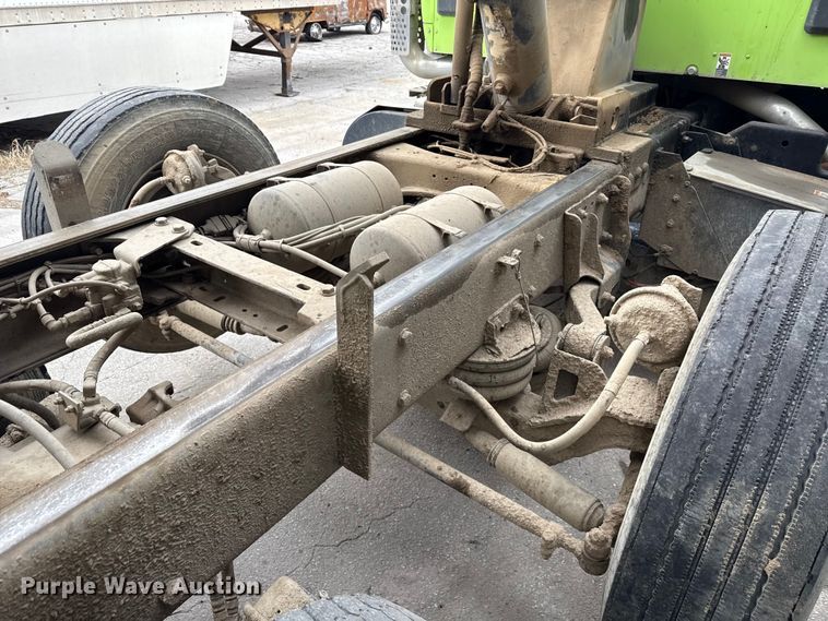 image for item YA1644 2018 Kenworth  T880 dump truck