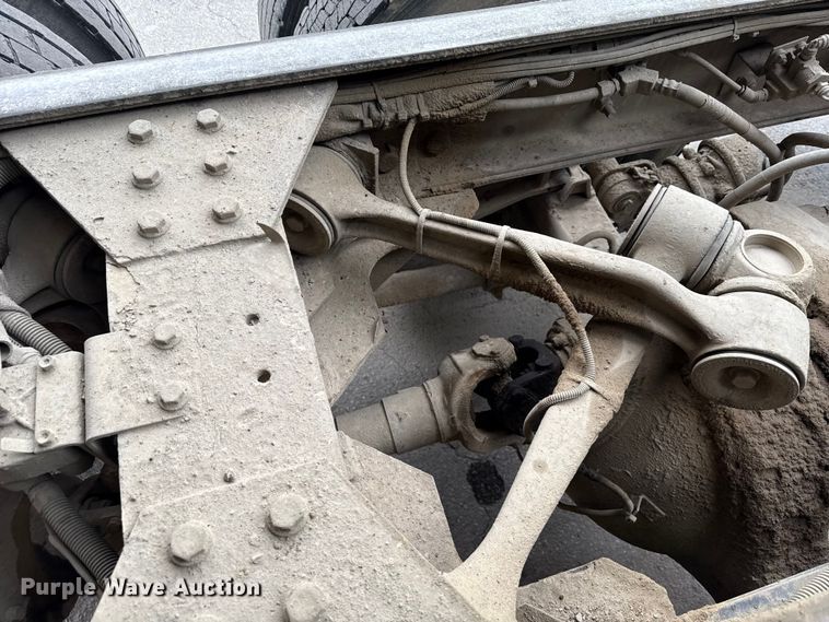 image for item YA1644 2018 Kenworth  T880 dump truck