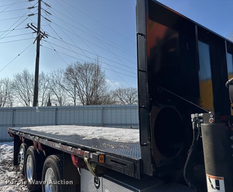 image for item YA1715 2018 Peterbilt 567 crane truck