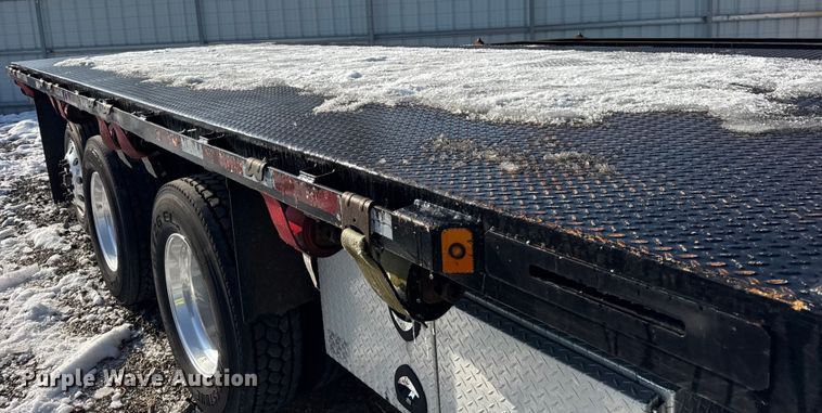 image for item YA1715 2018 Peterbilt 567 crane truck