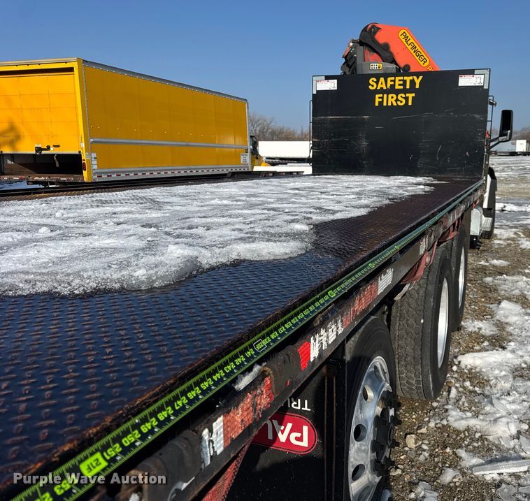 image for item YA1715 2018 Peterbilt 567 crane truck