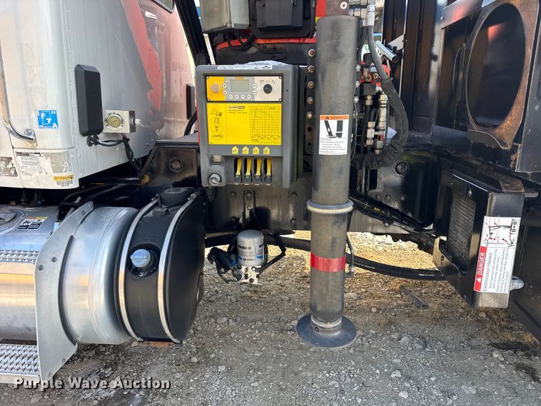 image for item YA1715 2018 Peterbilt 567 crane truck