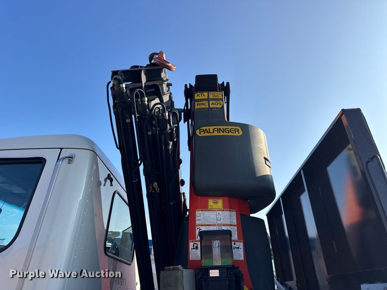 image for item YA1715 2018 Peterbilt 567 crane truck