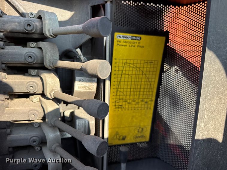 image for item YA1715 2018 Peterbilt 567 crane truck