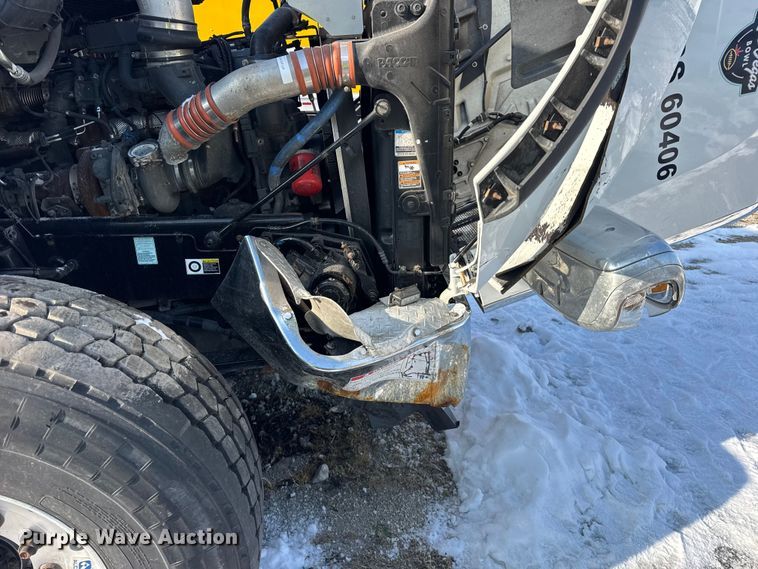 image for item YA1715 2018 Peterbilt 567 crane truck