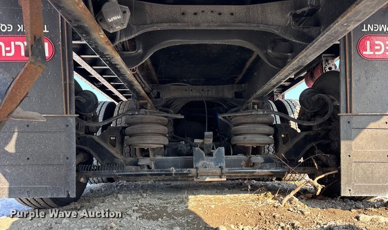 image for item YA1715 2018 Peterbilt 567 crane truck