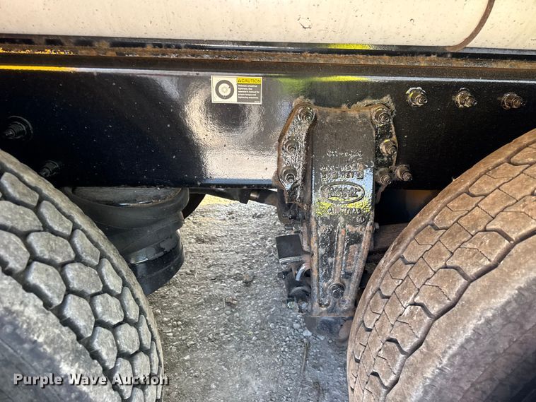 image for item YA1715 2018 Peterbilt 567 crane truck