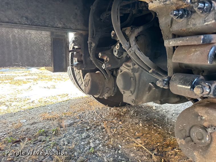 image for item YA1715 2018 Peterbilt 567 crane truck