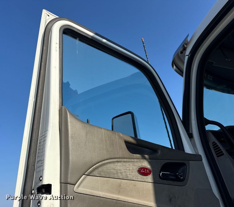 image for item YA1715 2018 Peterbilt 567 crane truck