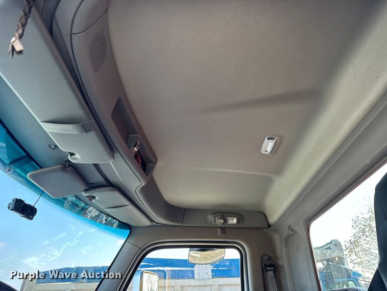 image for item YA1715 2018 Peterbilt 567 crane truck