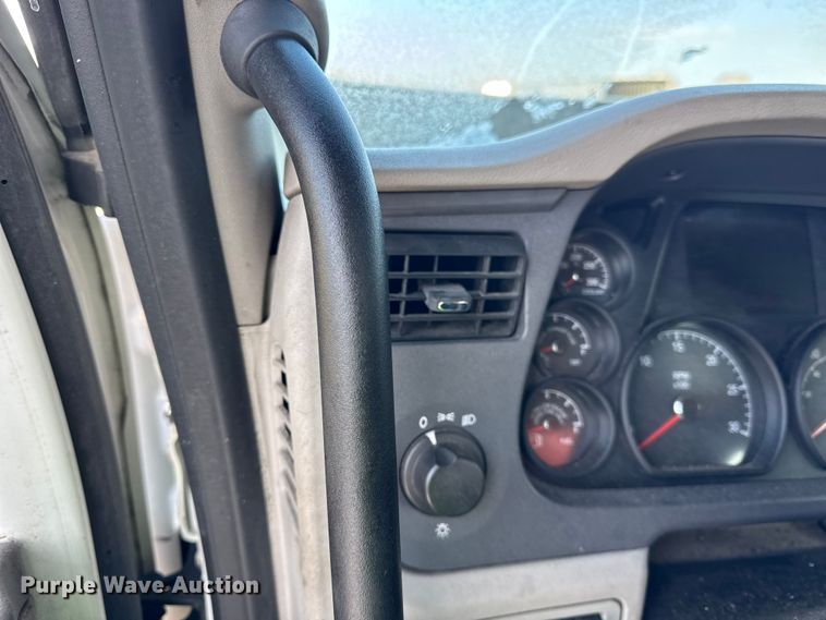 image for item YA1715 2018 Peterbilt 567 crane truck