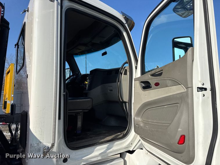 image for item YA1715 2018 Peterbilt 567 crane truck