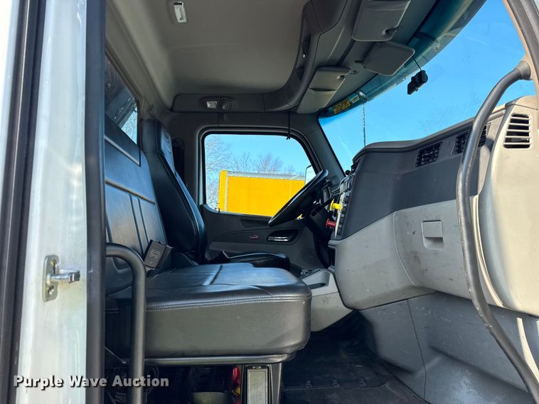 image for item YA1715 2018 Peterbilt 567 crane truck