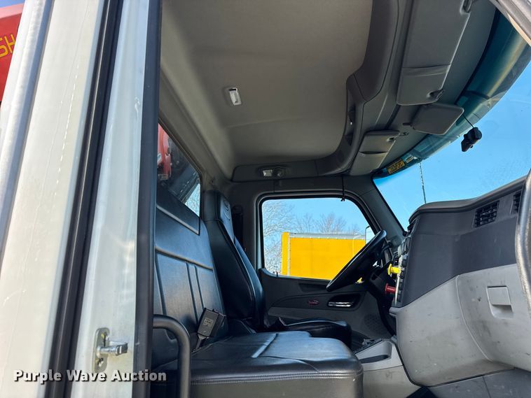 image for item YA1715 2018 Peterbilt 567 crane truck