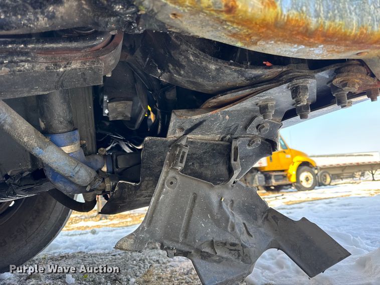 image for item YA1715 2018 Peterbilt 567 crane truck