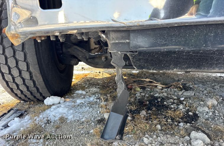 image for item YA1715 2018 Peterbilt 567 crane truck