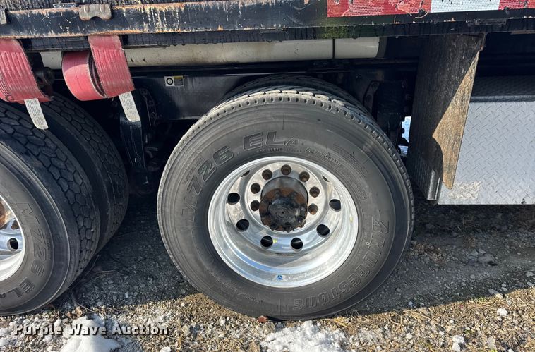 image for item YA1715 2018 Peterbilt 567 crane truck