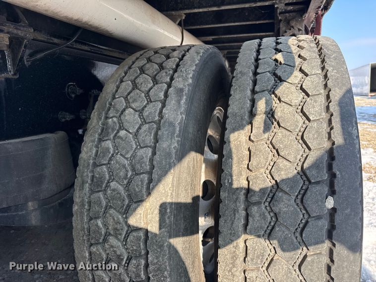 image for item YA1715 2018 Peterbilt 567 crane truck