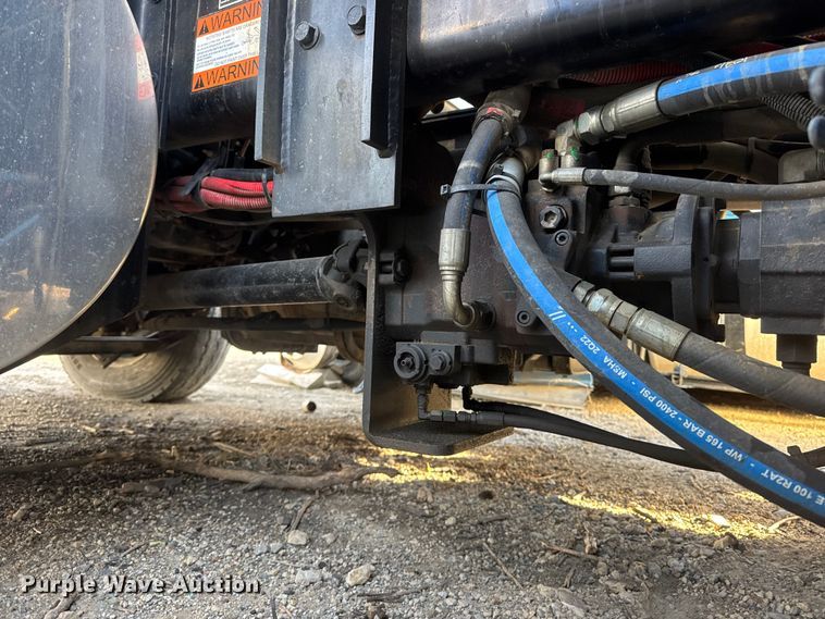 image for item YA1805 2024 Kenworth T800 vacuum truck