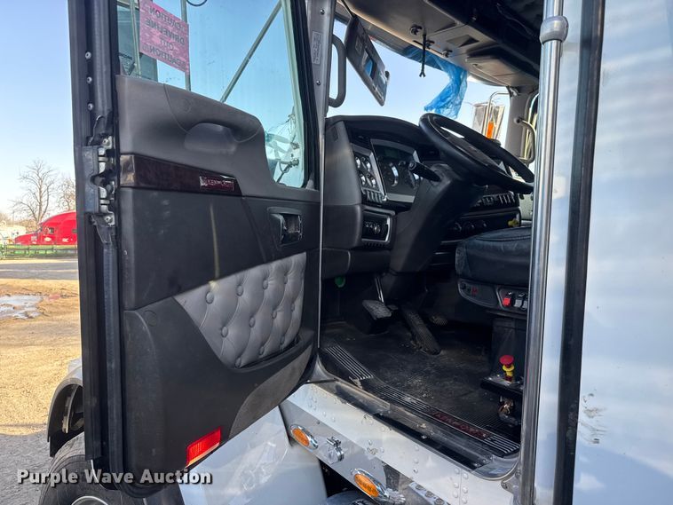 image for item YA1805 2024 Kenworth T800 vacuum truck