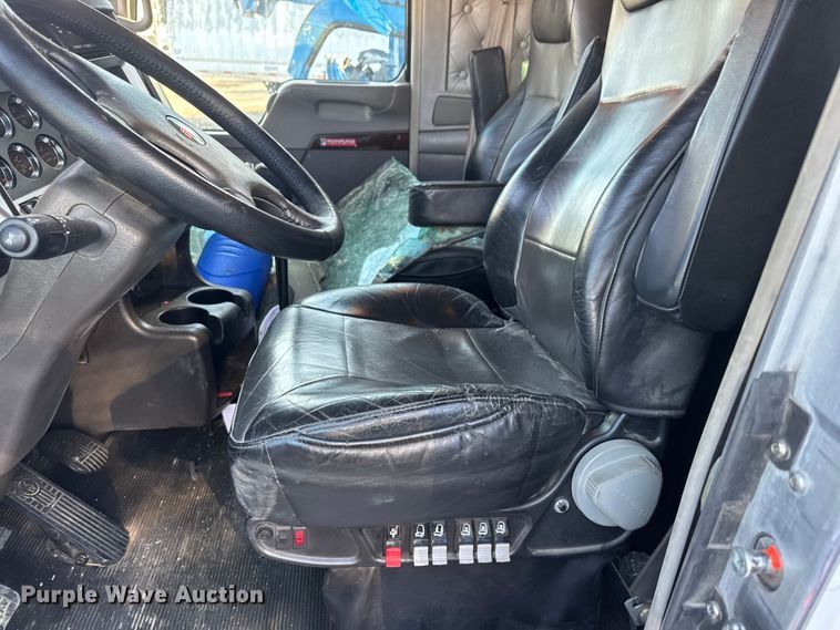 image for item YA1805 2024 Kenworth T800 vacuum truck