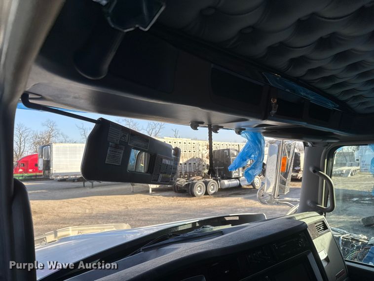 image for item YA1805 2024 Kenworth T800 vacuum truck